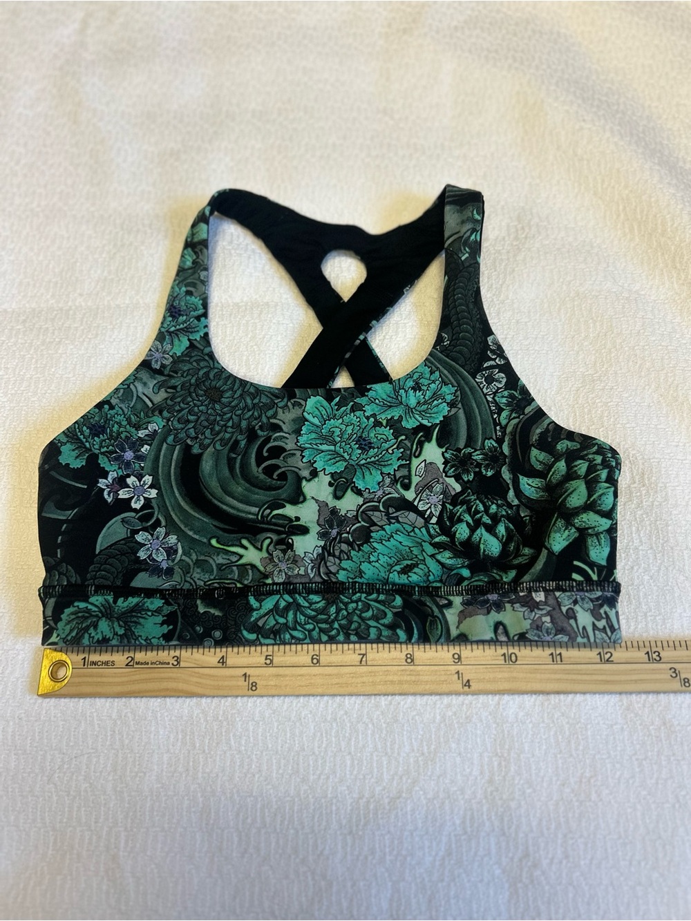 Lululemon Green Floral Strappy Back Sports Bra Size 6 🌿✨